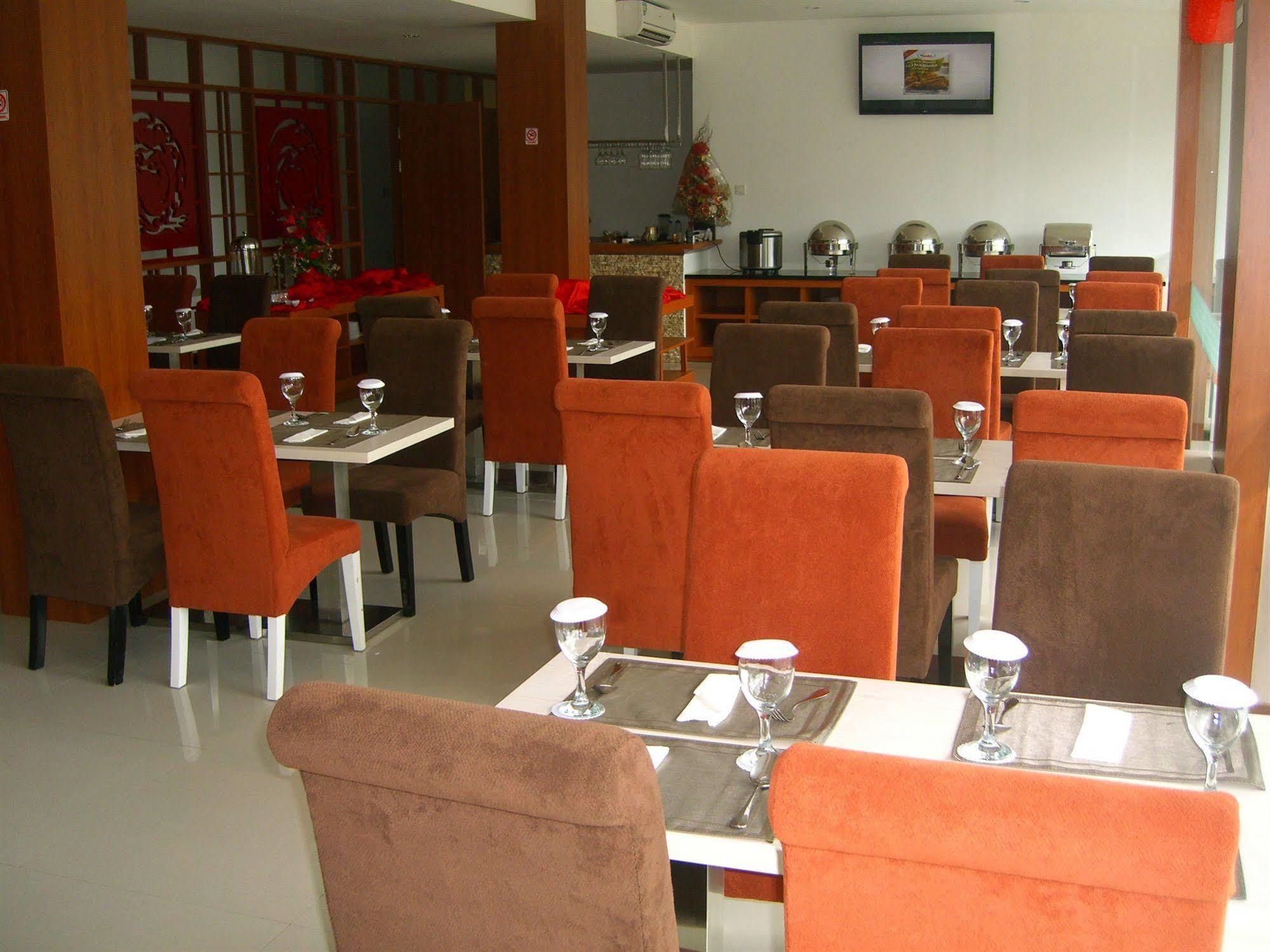 Dragon Inn Kendari Luaran gambar